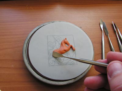 Модель лепится поверх рисунка на бумаге Модель лепится поверх рисунка на бумаге