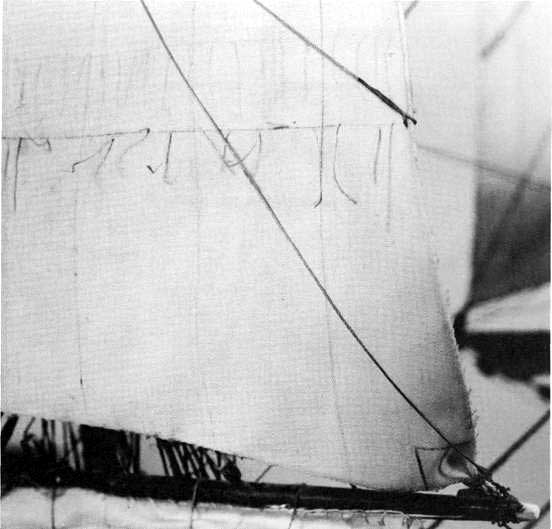 Ликтрос по краю паруса, гордени и риф-сезни Ликтрос по краю паруса, гордени и риф-сезни