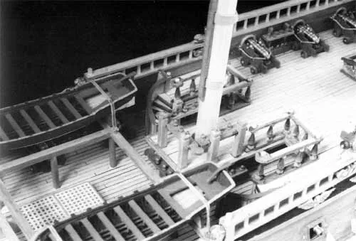 Палубные детали вокруг грот-мачты Палубные детали вокруг грот-мачты