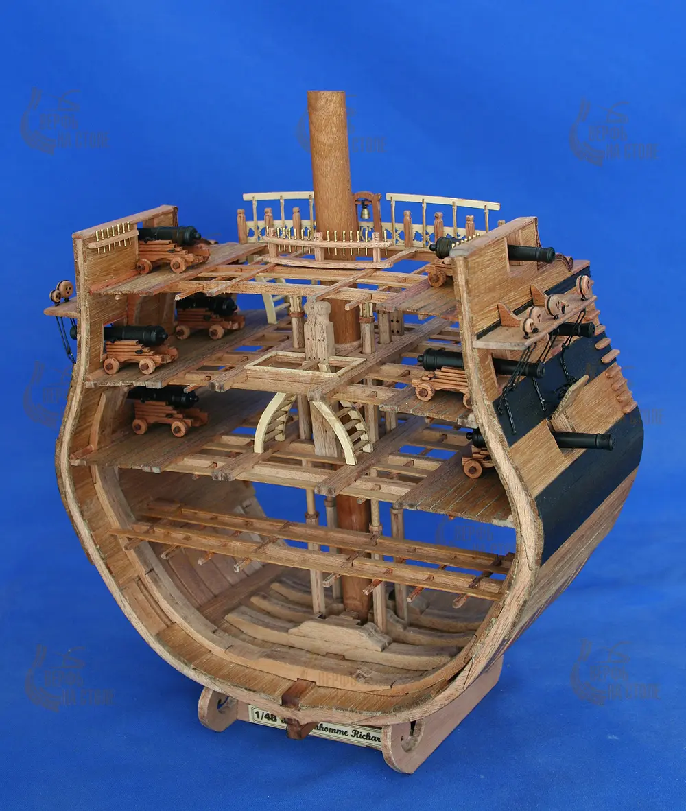 модель корабля для сборки Bonhomme Richard сечение, версия самшит