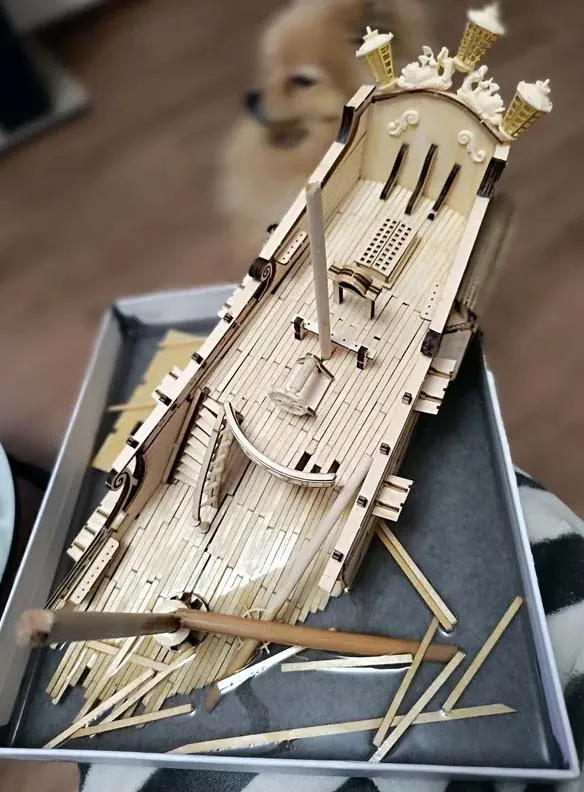 модель корабля для сборки Black Pearl (Черная жемчужина) на дне модель корабля для сборки Black Pearl (Черная жемчужина) на дне