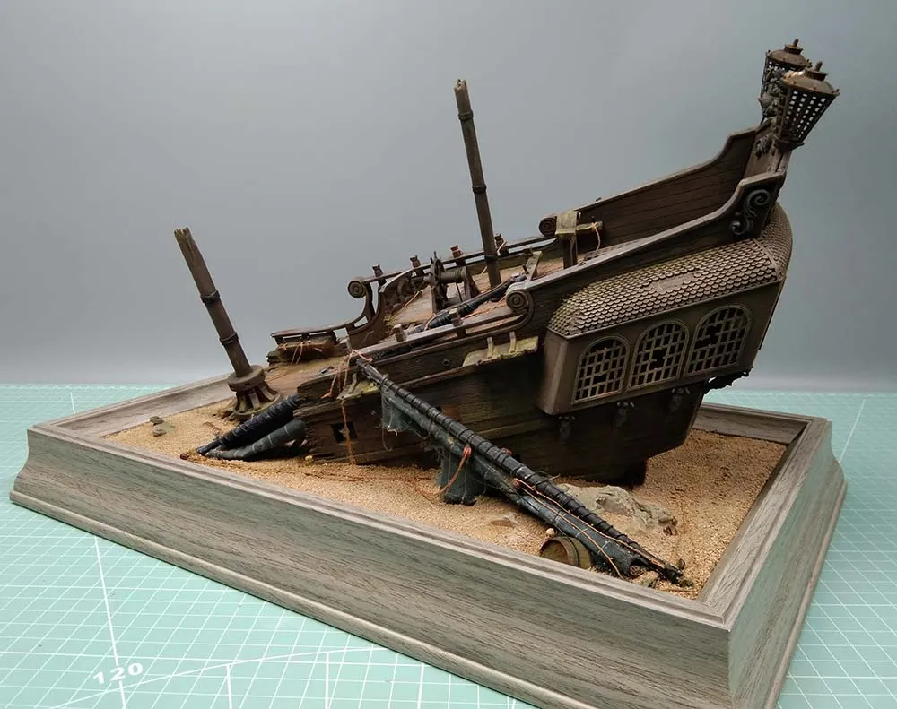 модель корабля для сборки Black Pearl (Черная жемчужина) на дне модель корабля для сборки Black Pearl (Черная жемчужина) на дне